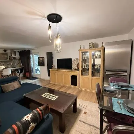 Harmony Flat Apartman Saint-Thibault-des-Vignes